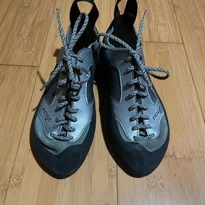 La Sportiva Nago Climbing shoes size 37